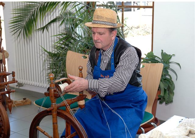 Dieter Dziumbla beim Spinnen